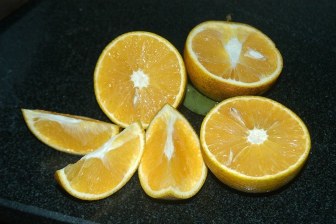 Trái cam Vinh tuy không đẹp mã nhưng rất đặc biệt