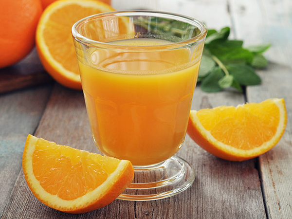 Uống nước cam nhiều tăng cường Vitamin C